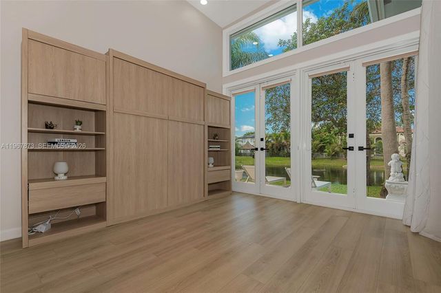 622 E Enclave Cir E, Pembroke Pines, FL 33027