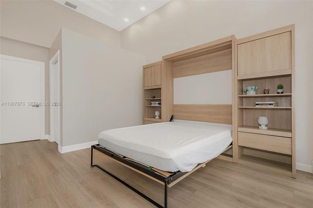 622 E Enclave Cir E, Pembroke Pines, FL 33027