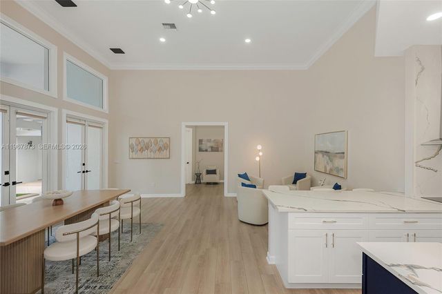 622 E Enclave Cir E, Pembroke Pines, FL 33027