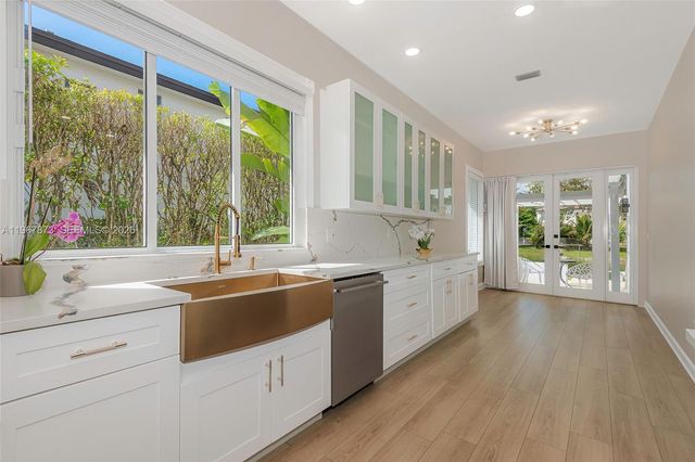 622 E Enclave Cir E, Pembroke Pines, FL 33027