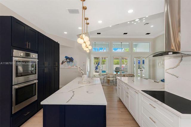 622 E Enclave Cir E, Pembroke Pines, FL 33027