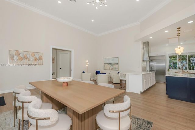 622 E Enclave Cir E, Pembroke Pines, FL 33027