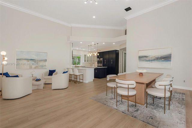 622 E Enclave Cir E, Pembroke Pines, FL 33027