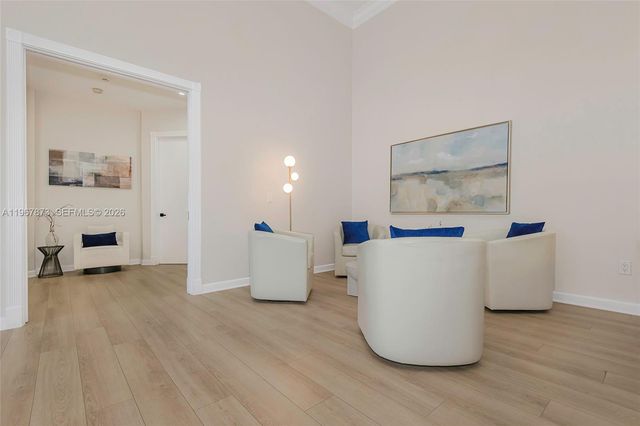 622 E Enclave Cir E, Pembroke Pines, FL 33027