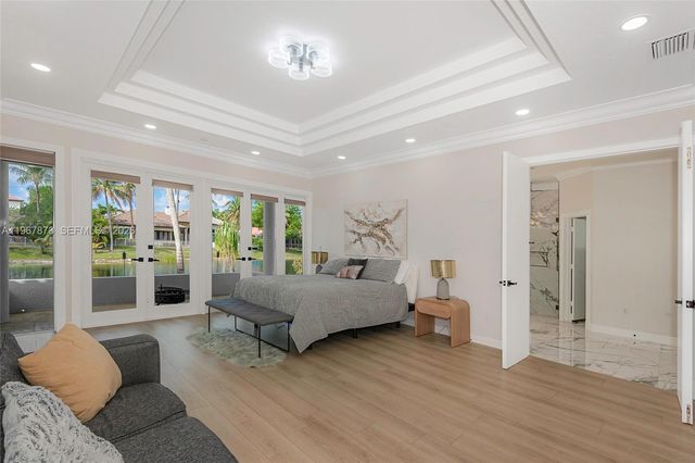 622 E Enclave Cir E, Pembroke Pines, FL 33027