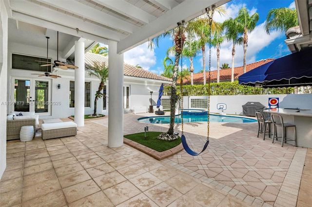 622 E Enclave Cir E, Pembroke Pines, FL 33027