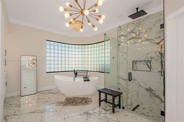 622 E Enclave Cir E, Pembroke Pines, FL 33027