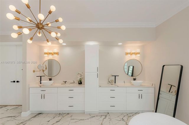 622 E Enclave Cir E, Pembroke Pines, FL 33027