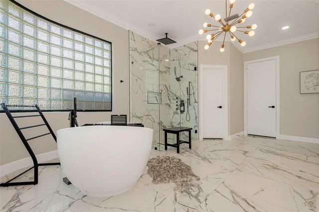 622 E Enclave Cir E, Pembroke Pines, FL 33027