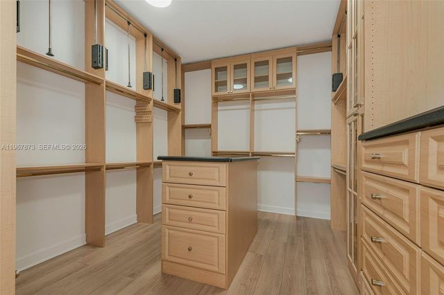 622 E Enclave Cir E, Pembroke Pines, FL 33027