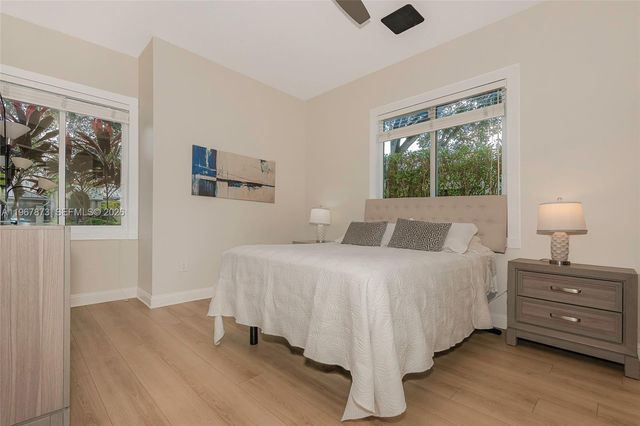 622 E Enclave Cir E, Pembroke Pines, FL 33027