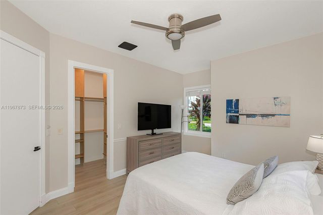 622 E Enclave Cir E, Pembroke Pines, FL 33027