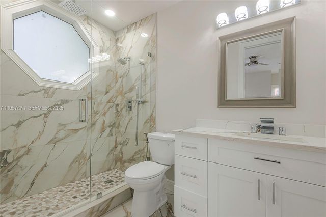 622 E Enclave Cir E, Pembroke Pines, FL 33027