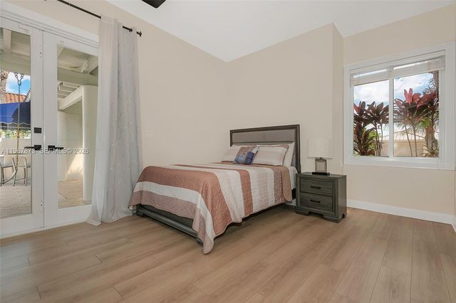 622 E Enclave Cir E, Pembroke Pines, FL 33027