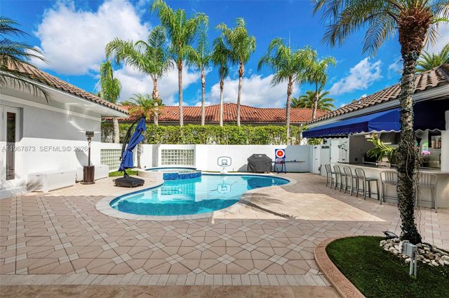 622 E Enclave Cir E, Pembroke Pines, FL 33027