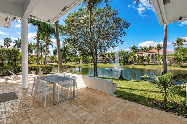 622 E Enclave Cir E, Pembroke Pines, FL 33027