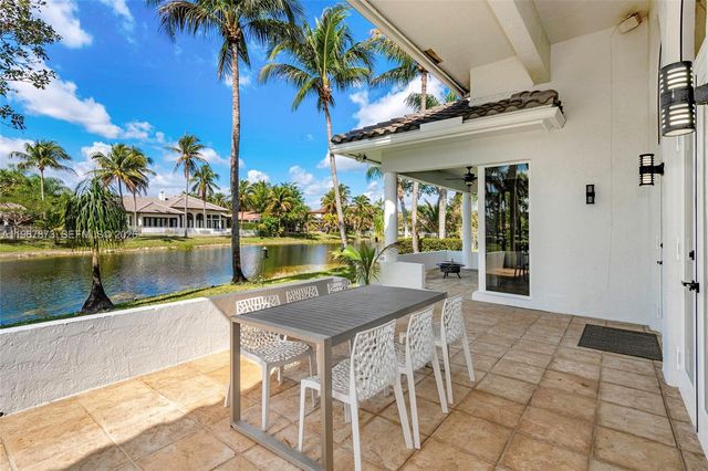 622 E Enclave Cir E, Pembroke Pines, FL 33027