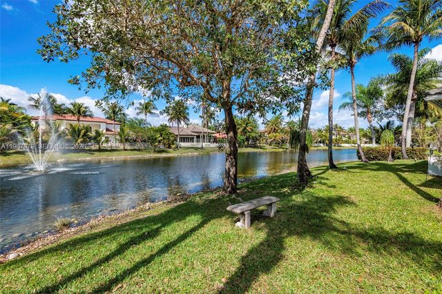 622 E Enclave Cir E, Pembroke Pines, FL 33027