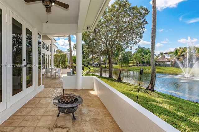 622 E Enclave Cir E, Pembroke Pines, FL 33027