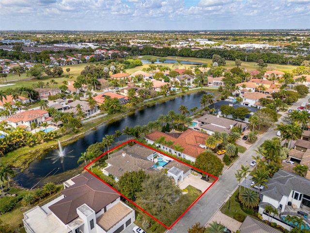 622 E Enclave Cir E, Pembroke Pines, FL 33027