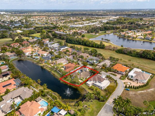 622 E Enclave Cir E, Pembroke Pines, FL 33027