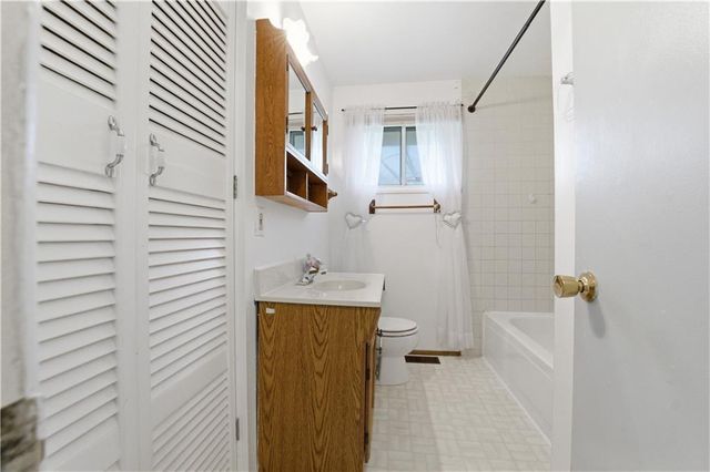 8600 Crystal Avenue, Kansas City, MO 64138