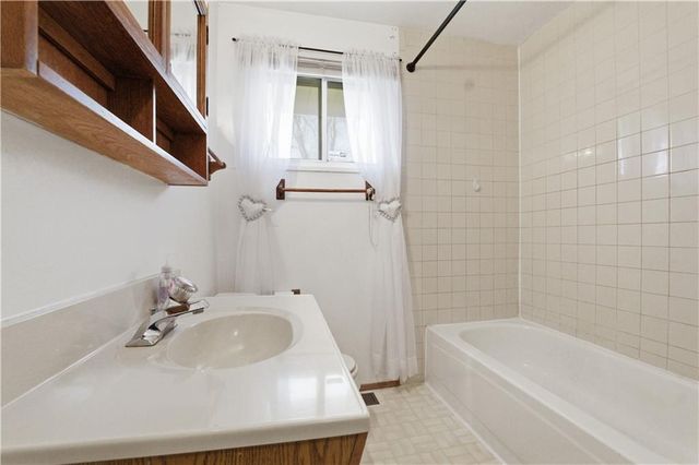 8600 Crystal Avenue, Kansas City, MO 64138