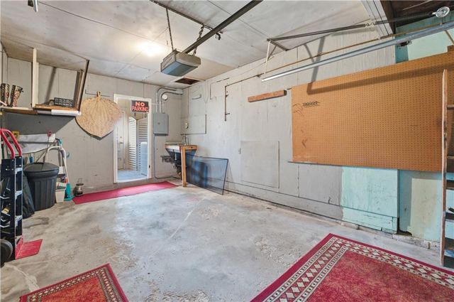 8600 Crystal Avenue, Kansas City, MO 64138