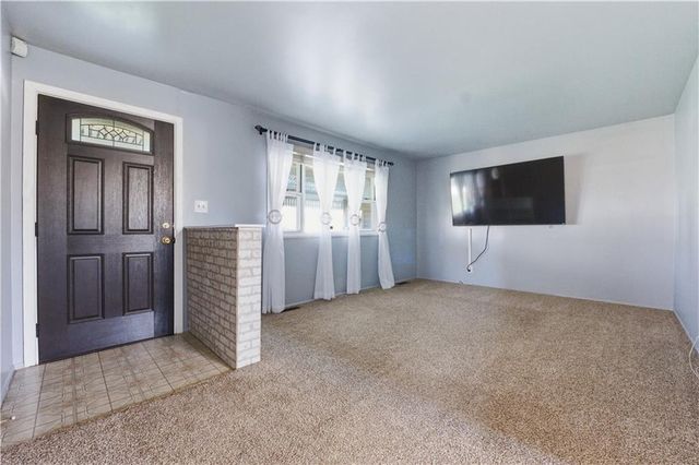 8600 Crystal Avenue, Kansas City, MO 64138