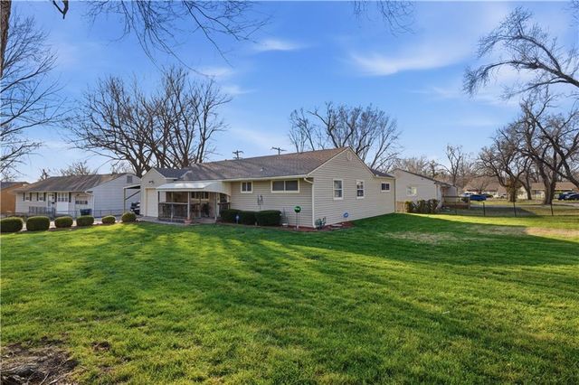 8600 Crystal Avenue, Kansas City, MO 64138