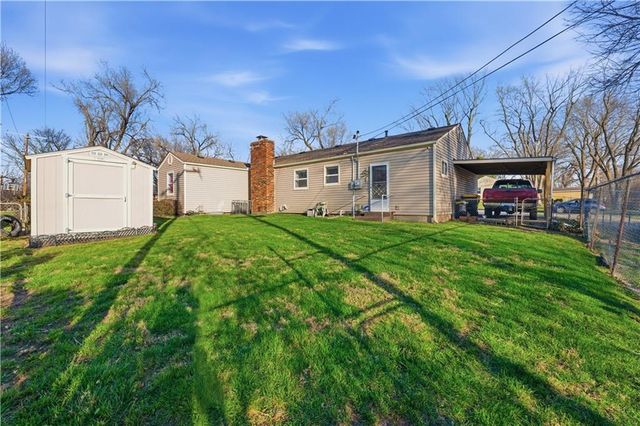 8600 Crystal Avenue, Kansas City, MO 64138