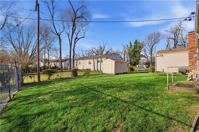 8600 Crystal Avenue, Kansas City, MO 64138