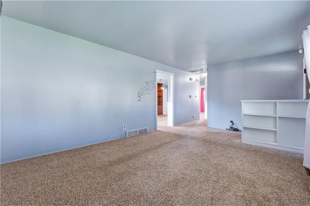 8600 Crystal Avenue, Kansas City, MO 64138