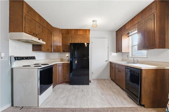 8600 Crystal Avenue, Kansas City, MO 64138