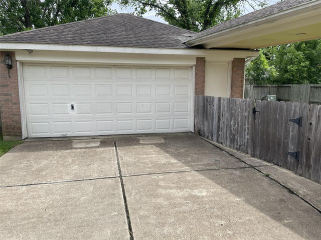 14011 Sandy Springs Lane, Sugar Land, TX 77498