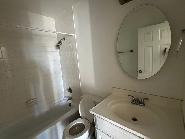 425 WALNUT CREEK Lane 1608, Lisle, IL 60532