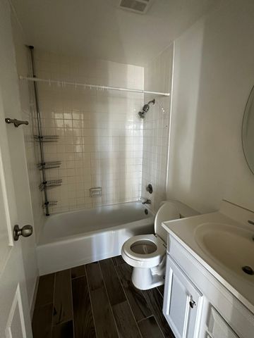 425 WALNUT CREEK Lane 1608, Lisle, IL 60532