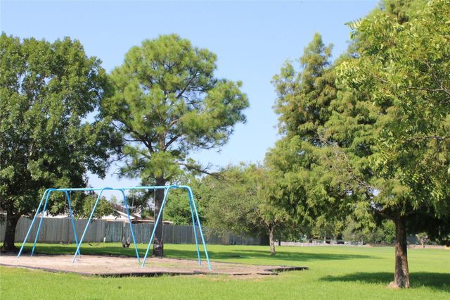 308 Pebbleshire Drive, Houston, TX 77062