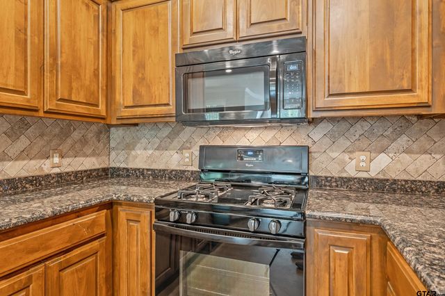 13165 Vicki Lynn Ln, Troup, TX 75789