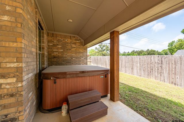 13165 Vicki Lynn Ln, Troup, TX 75789