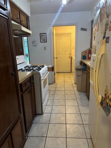 11122 Thackery Lane, Houston, TX 77016