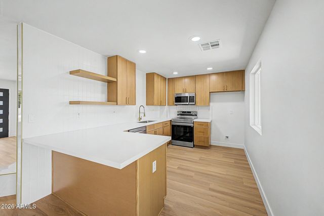 1818 W MORTEN Avenue, Phoenix, AZ 85021