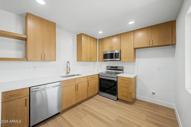 1818 W MORTEN Avenue, Phoenix, AZ 85021
