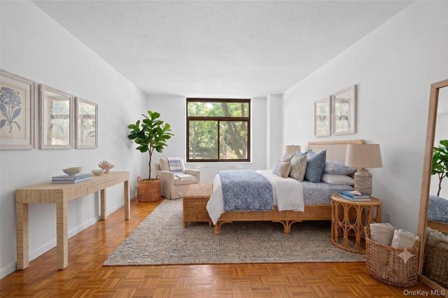 35 N Chatsworth Avenue 2H, Larchmont, NY 10538