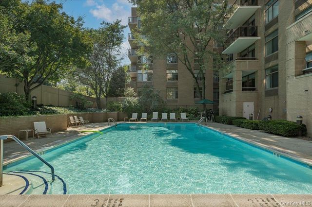 35 N Chatsworth Avenue 2H, Larchmont, NY 10538