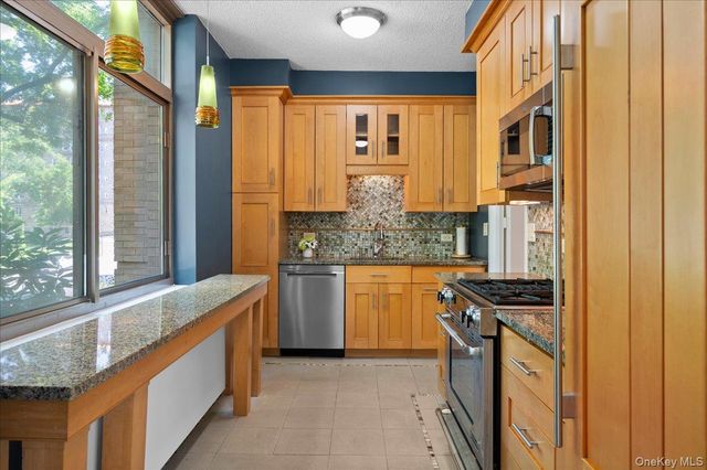 35 N Chatsworth Avenue 2H, Larchmont, NY 10538