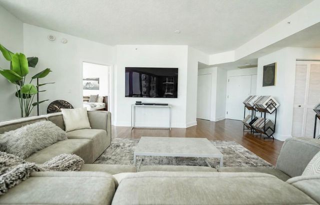 111 SE 8th Avenue 1402, Fort Lauderdale, FL 33301