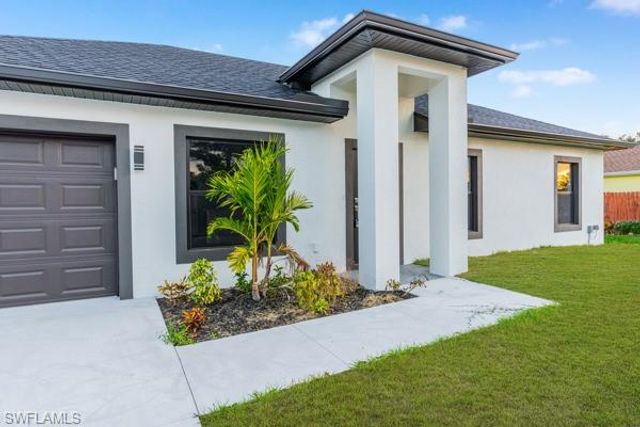 556 Woodview DR, Lehigh Acres, FL 33972