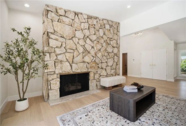 5932 Pat Avenue, Woodland Hills, CA 91367