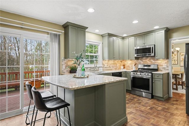 921 Basswood Dr, Webster, NY 14580